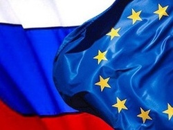 Флаги России и Европейского Союза