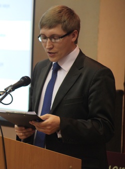 Выступает члена Совета, Председатель Хакасского регионального отделения Российского союза молодых учёных Игорь Тонкошкуров