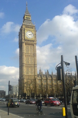 Башня с часами "Биг Бэн" – один из символов Лондона