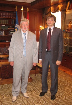 Председатель Совета Федерации Сергей Миронов и Председатель Совета Российского союза молодых ученых Александр Щеглов