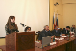 Член Совета, Председатель Ростовского регионального отделения Российского союза молодых ученых Вера Бутенко выступает на открытии Форума