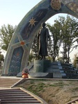 Памятник основоположнику таджикско-персидской классической литературы Абуабдулло Рудаки в Душанбе