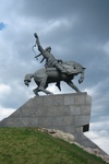Памятник Салавату Юлаеву на берегу реки Белой