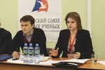 Выступает Заместитель председателя Совета Наталия Подвойская, слева – Председатель Совета Александр Щеглов