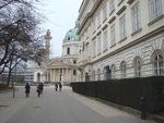 Вид на корпус Венского технического университета и Карлскирхе