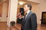Председатель Совета Российского союза молодых ученых Александр Щеглов приветствует участников Форума