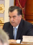 Президент Республики Таджикистан Эмомали Рахмон выступает на пленарном заседании III Форума творческой и научной интеллигенции государств-участников СНГ