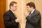 Президент Российского союза молодых ученых Василий Попов и представитель Санкт-Петербургского государственного университета Алексей Заварзин